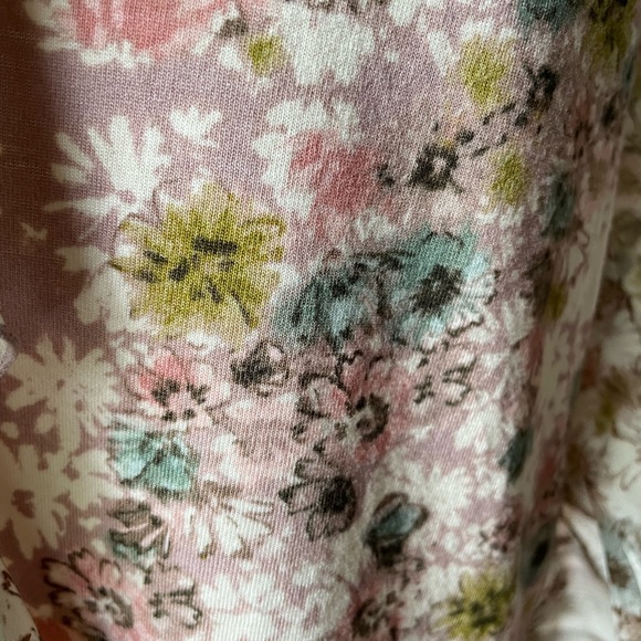 Lauren Conrad Floral Top with adjustable straps. - Picture 4 of 6